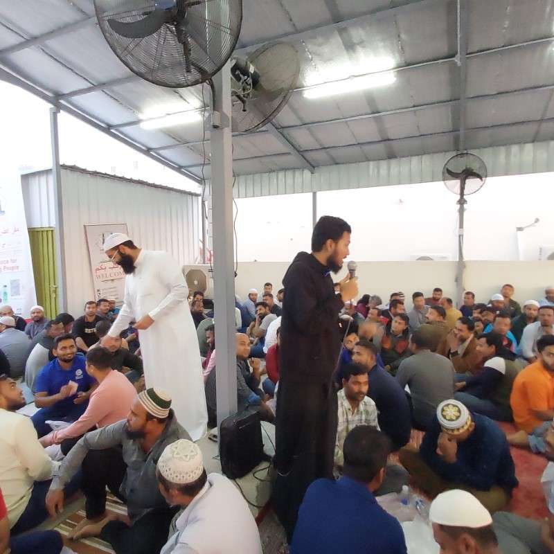 Volunteers and Daee at Islam Awareness Center conducting a Quiz for the people waiting to break their fast in Ramadan 2025.